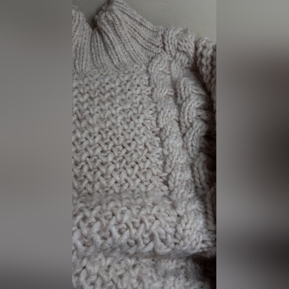 Chunky Knit Turtle neck sweater - Picture 5 of 6